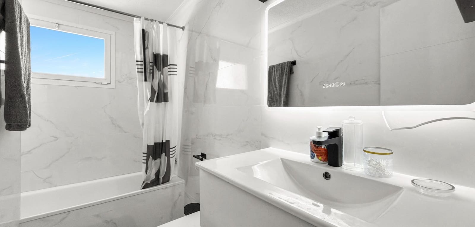 Apartamento de 2 habitaciones en Torrevieja en venta con piscina - 149.000 € (Ref: 9869496)