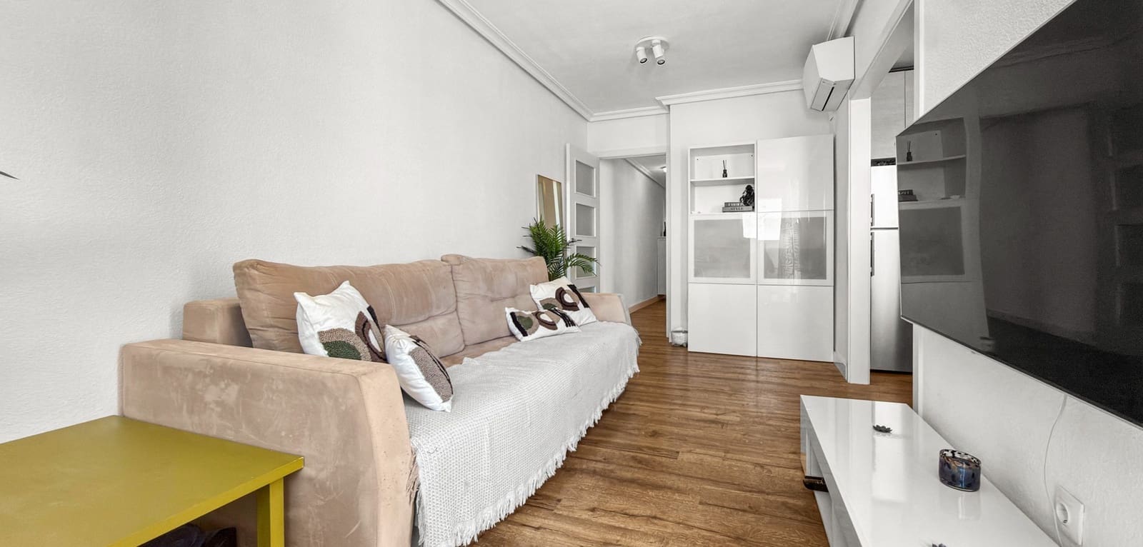 Apartamento de 2 habitaciones en Torrevieja en venta con piscina - 149.000 € (Ref: 9869496)