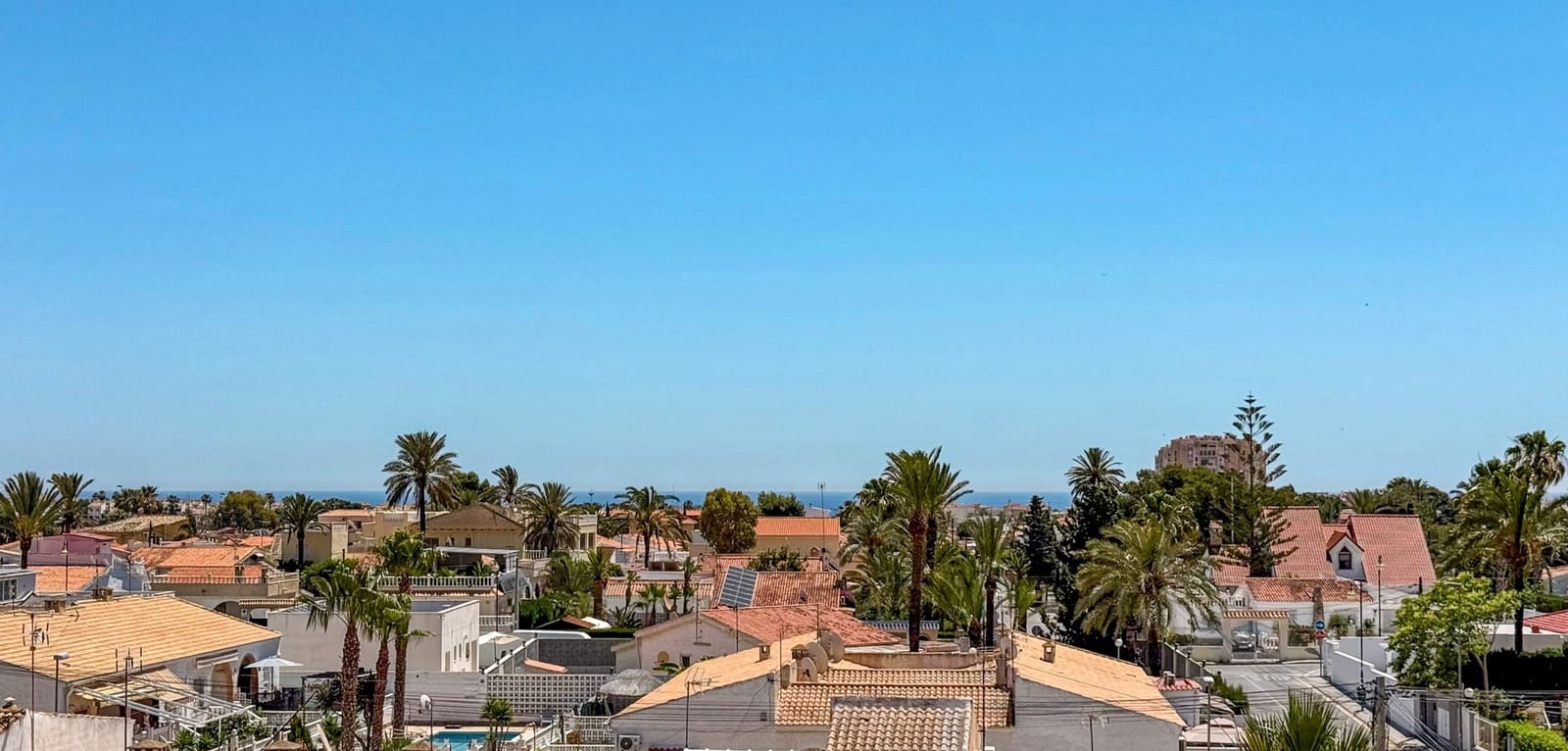 Apartamento de 2 habitaciones en Torrevieja en venta con piscina - 149.000 € (Ref: 9869496)