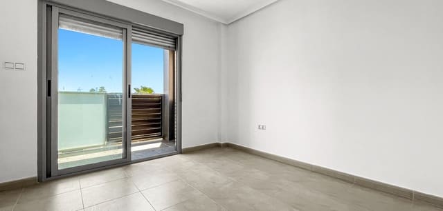 5 sovrum Lägenhet till salu i Puerto Deportivo, Torrevieja - 175 000 € (Ref: 9872054)