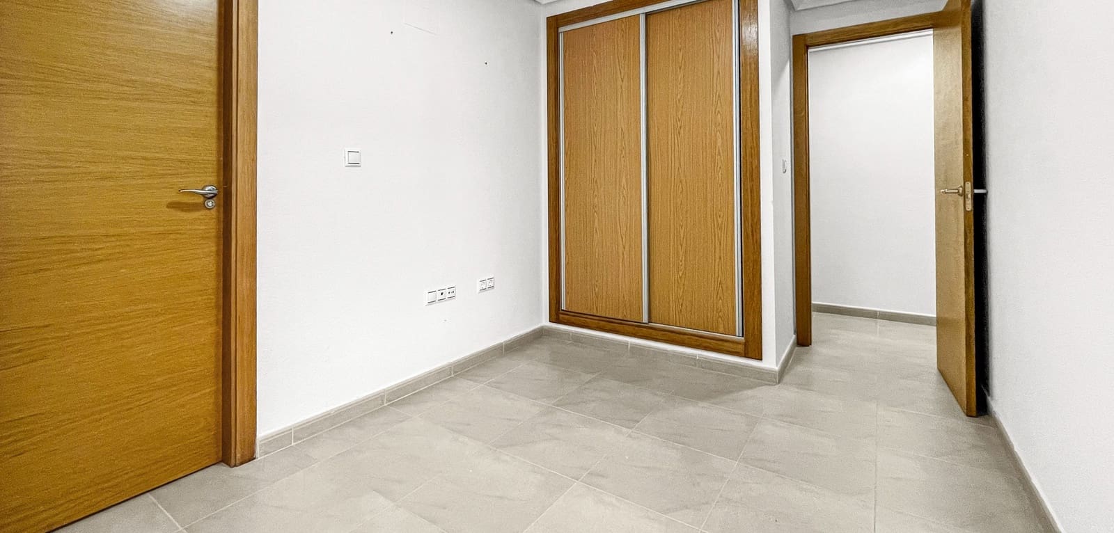 5 quarto Apartamento para venda em Torrevieja - 175 000 € (Ref: 9872054)