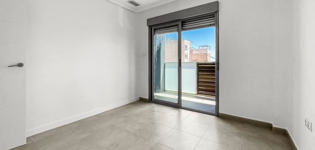 5 sovrum Lägenhet till salu i Puerto Deportivo, Torrevieja - 175 000 € (Ref: 9872054)