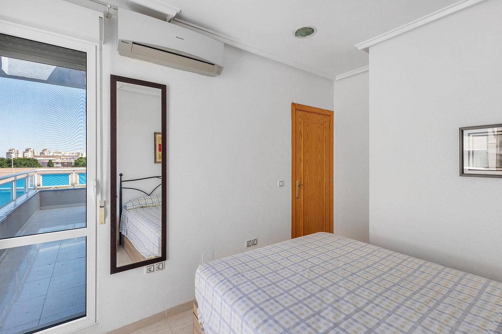 3 chambre Penthouse à vendre à Torrevieja avec piscine - 213 500 € (Ref: 9873212)