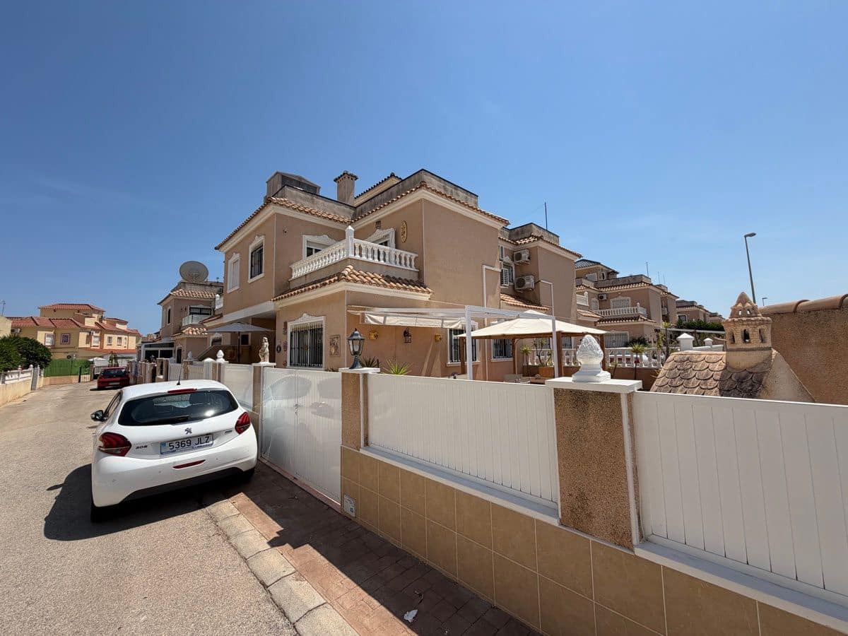 2 Zimmer Haus zu verkaufen in La Zenia mit Pool - 269.000 € (Ref: 9874250)