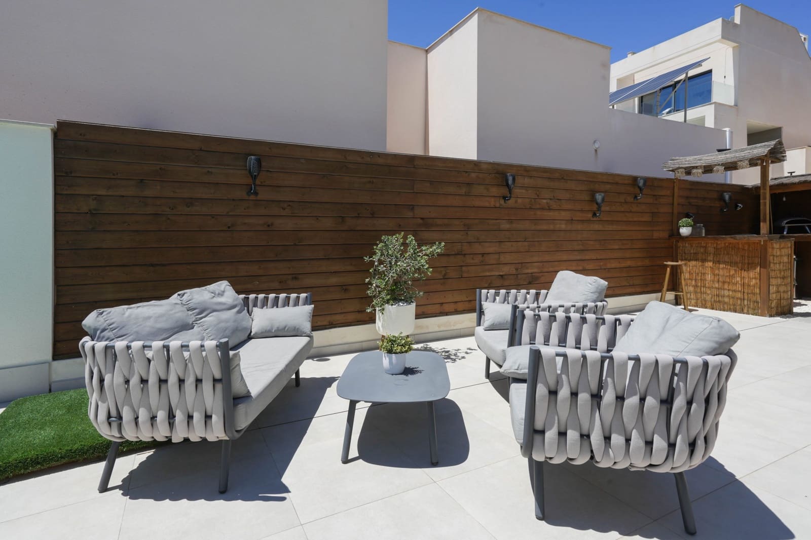 4 bedroom Villa for sale in Benijofar with pool garage - € 690,000 (Ref: 9876954)