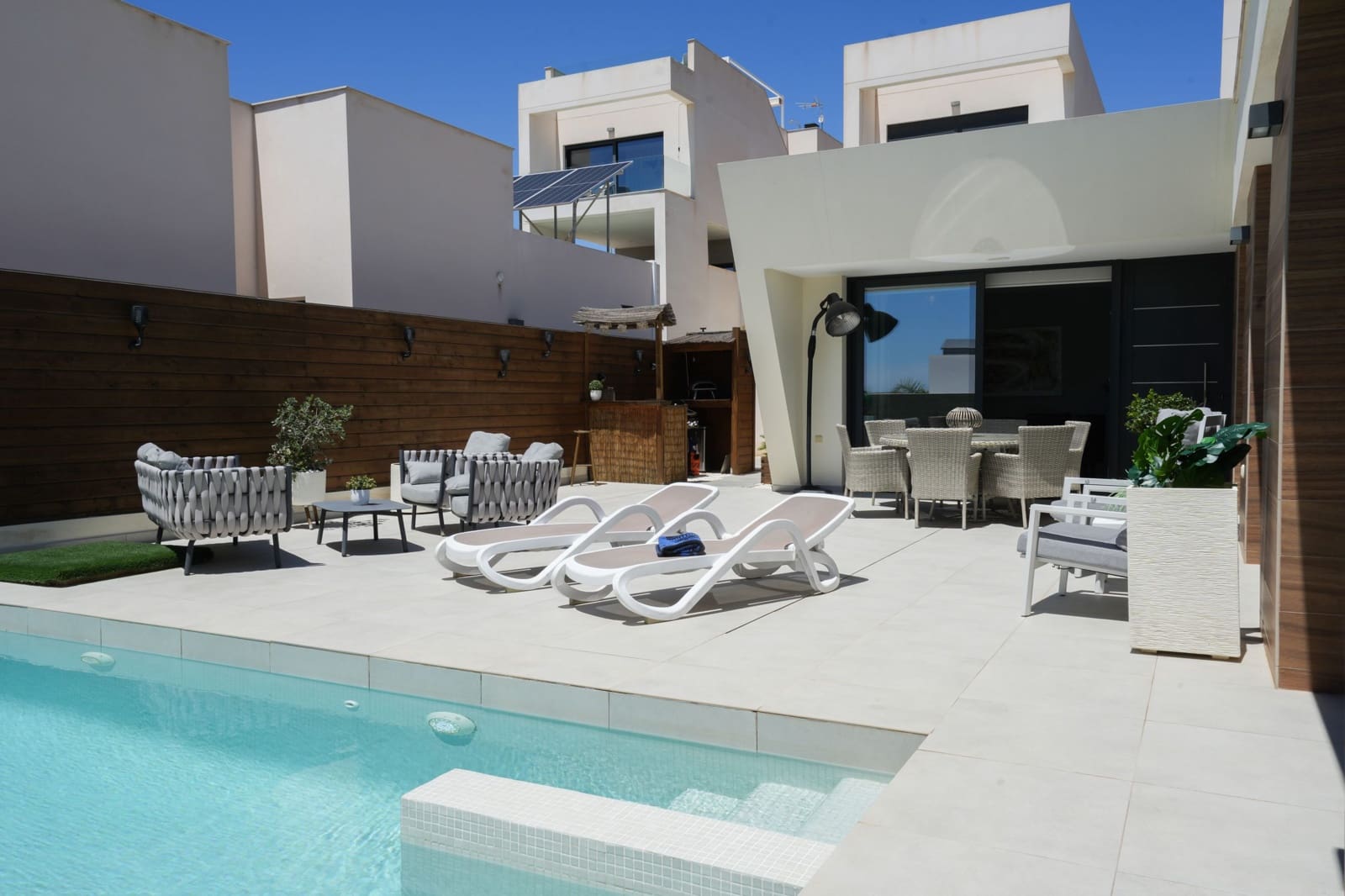 4 bedroom Villa for sale in Benijofar with pool garage - € 690,000 (Ref: 9876954)