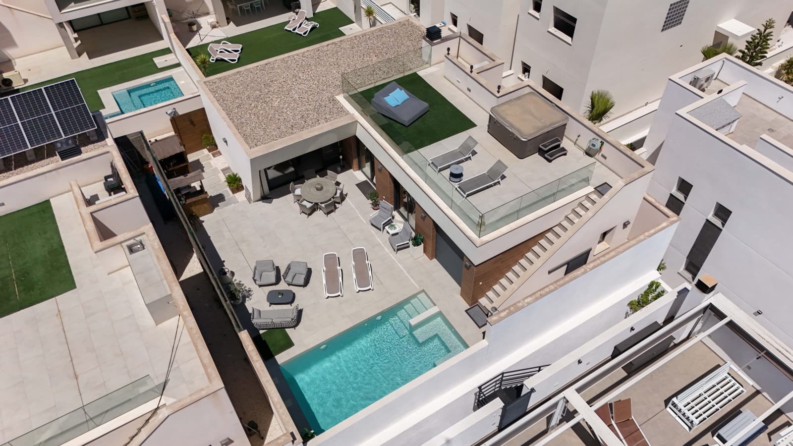 4 bedroom Villa for sale in Benijofar with pool garage - € 690,000 (Ref: 9876954)