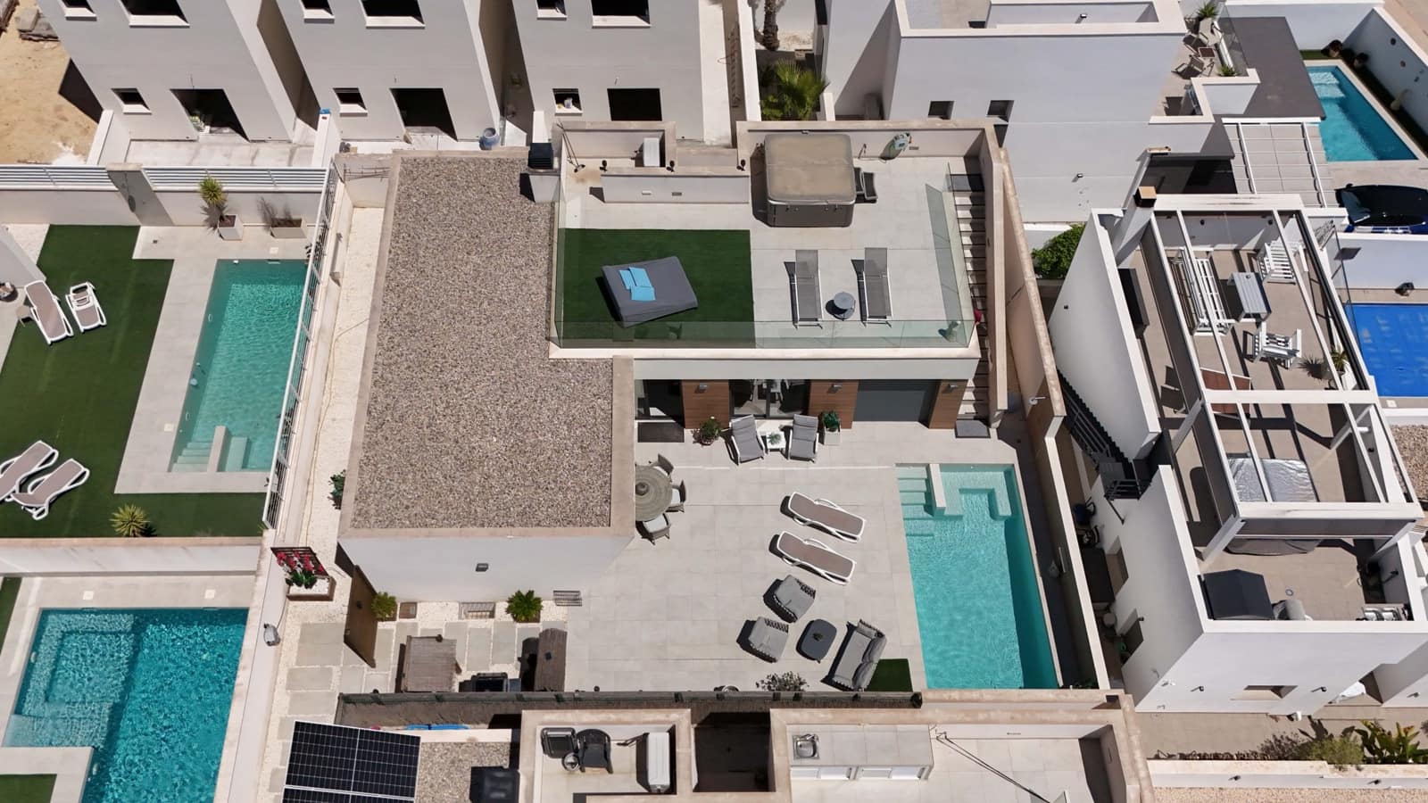 4 bedroom Villa for sale in Benijofar with pool garage - € 690,000 (Ref: 9876954)