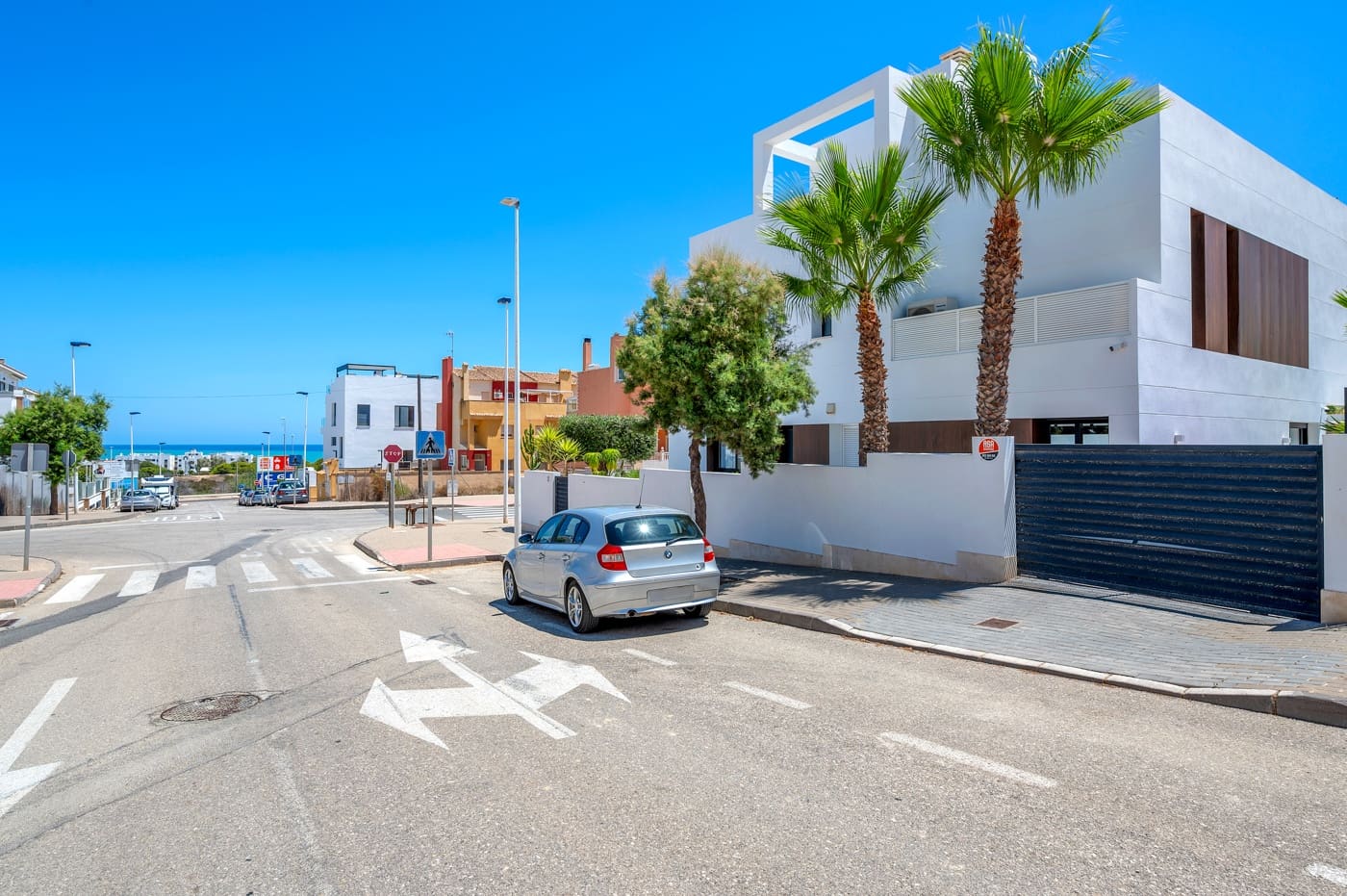 4 bedroom Villa for sale in Guardamar del Segura with pool - € 1,290,000 (Ref: 9876979)