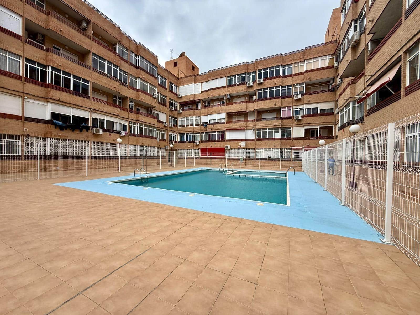 1 slaapkamer Appartement te koop in Torrevieja met zwembad - € 109.900 (Ref: 9877285)