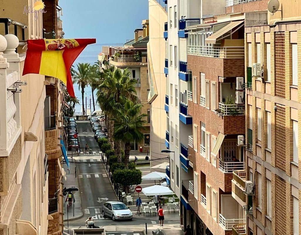 Apartment for sale in Torrevieja with pool - € 149,000 (Ref: 9877296)
