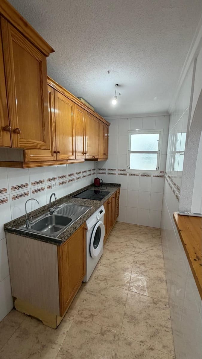 Apartment for sale in Torrevieja with pool - € 149,000 (Ref: 9877296)
