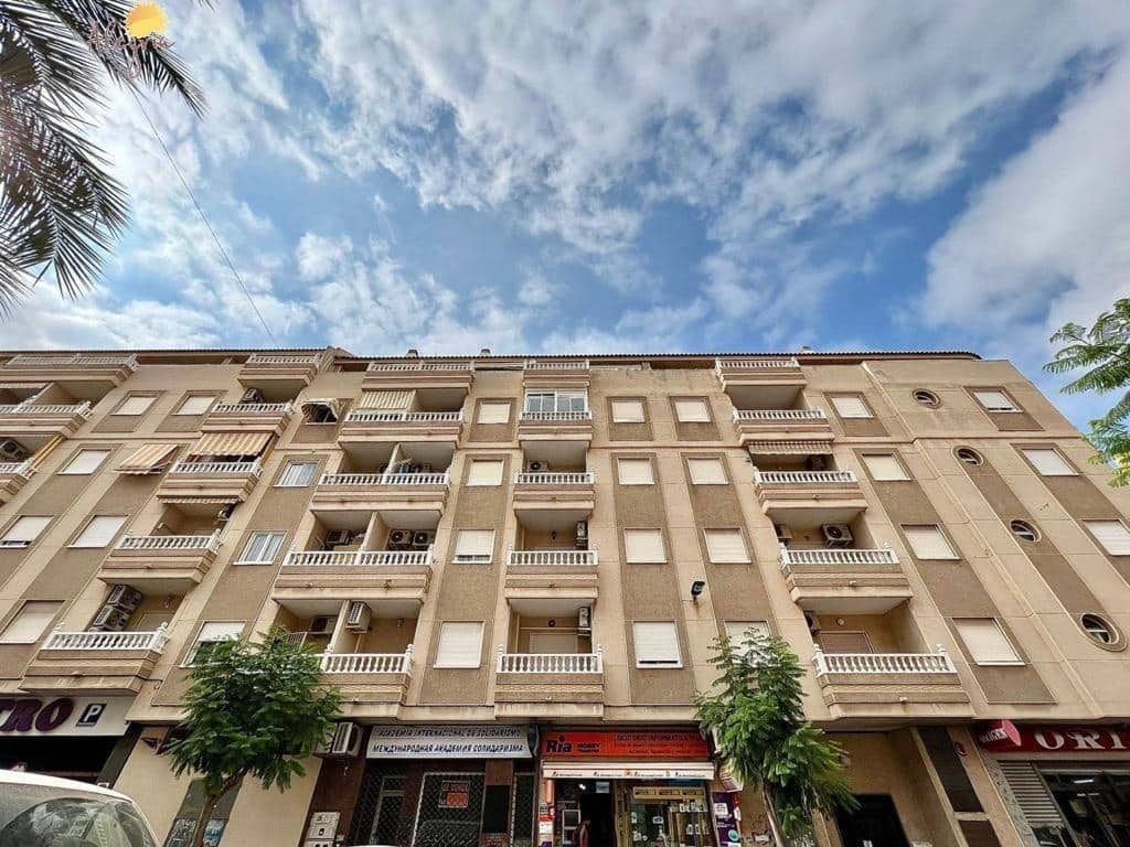 Apartment for sale in Torrevieja with pool - € 149,000 (Ref: 9877296)