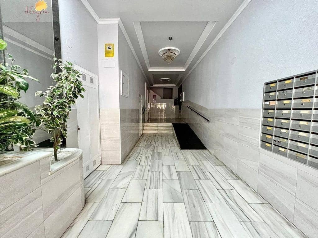 Apartment for sale in Torrevieja with pool - € 149,000 (Ref: 9877296)