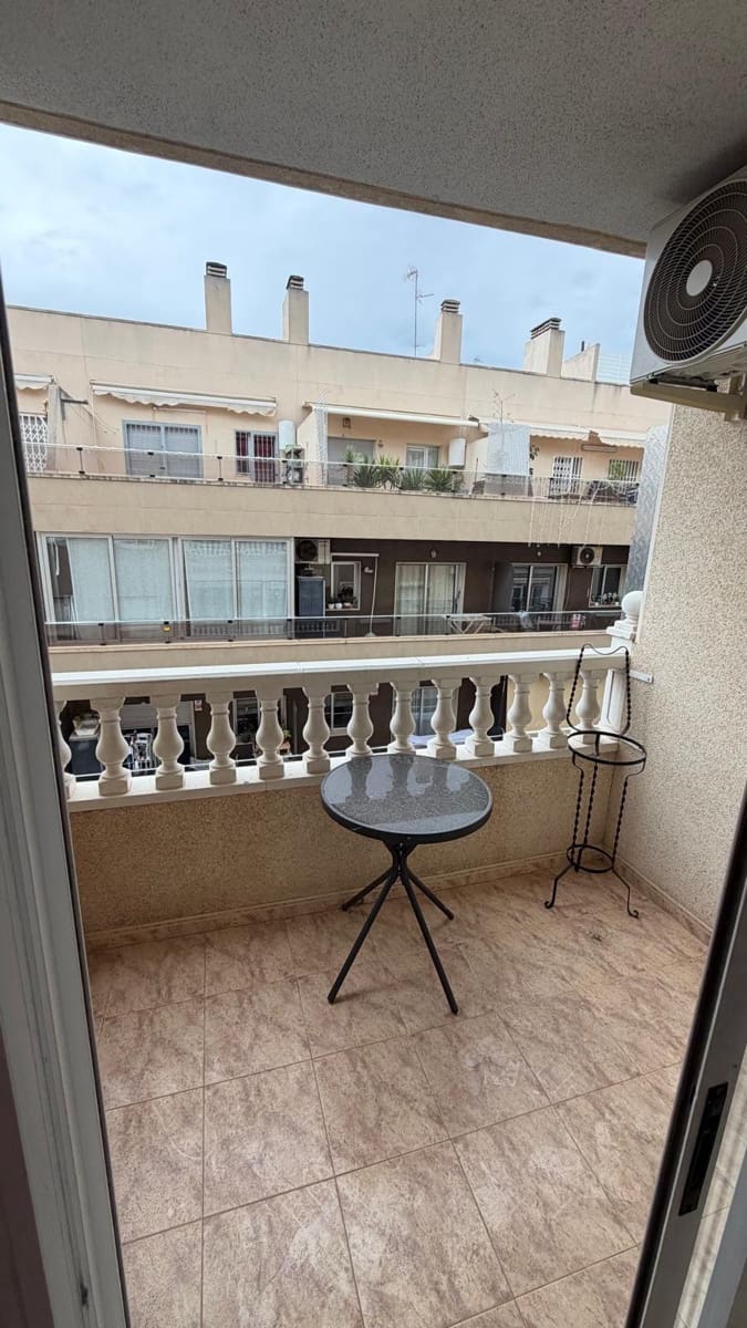 Apartment for sale in Torrevieja with pool - € 149,000 (Ref: 9877296)