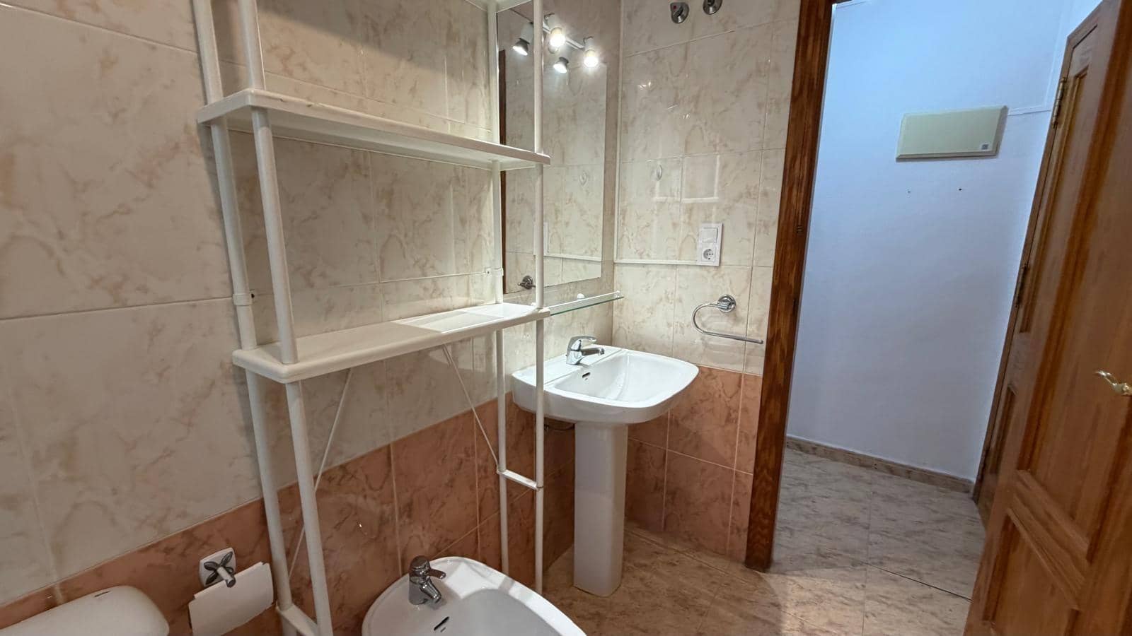 Apartment for sale in Torrevieja with pool - € 149,000 (Ref: 9877296)