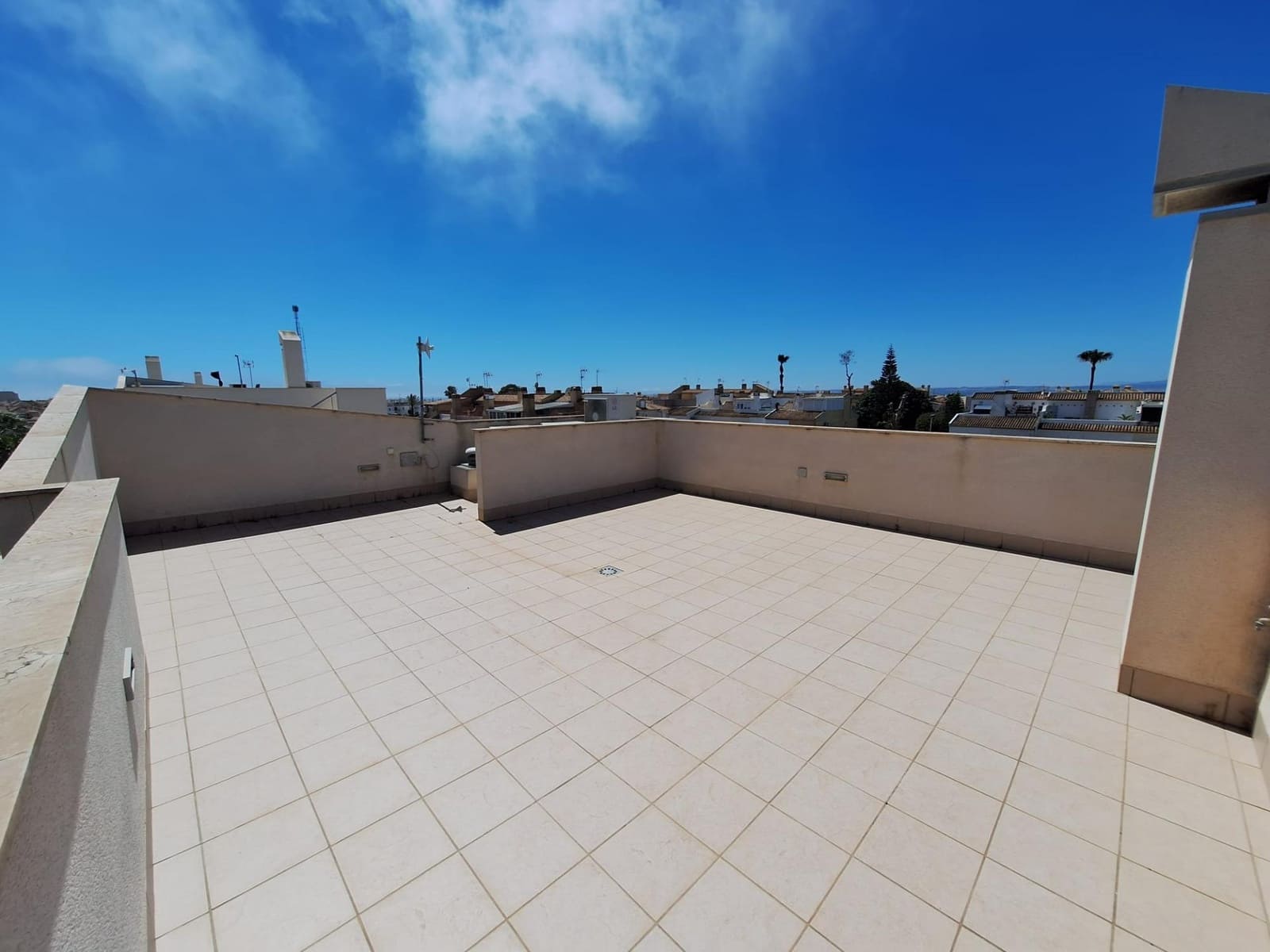 2 quarto Moradia para venda em Torrevieja com piscina - 850 000 € (Ref: 9877309)