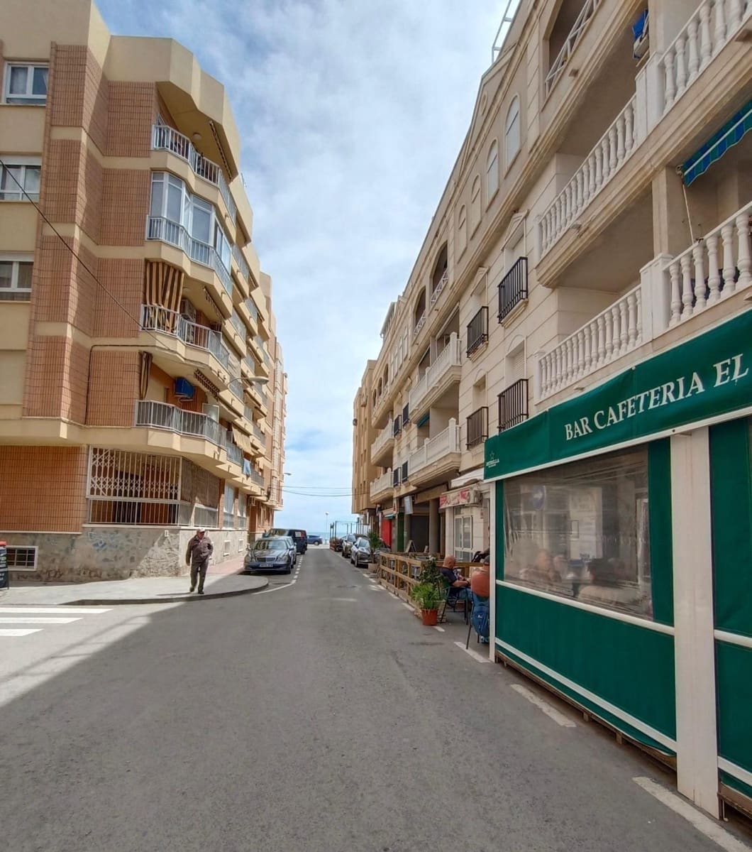 Apartamento en Torrevieja en venta - 125.000 € (Ref: 9877310)