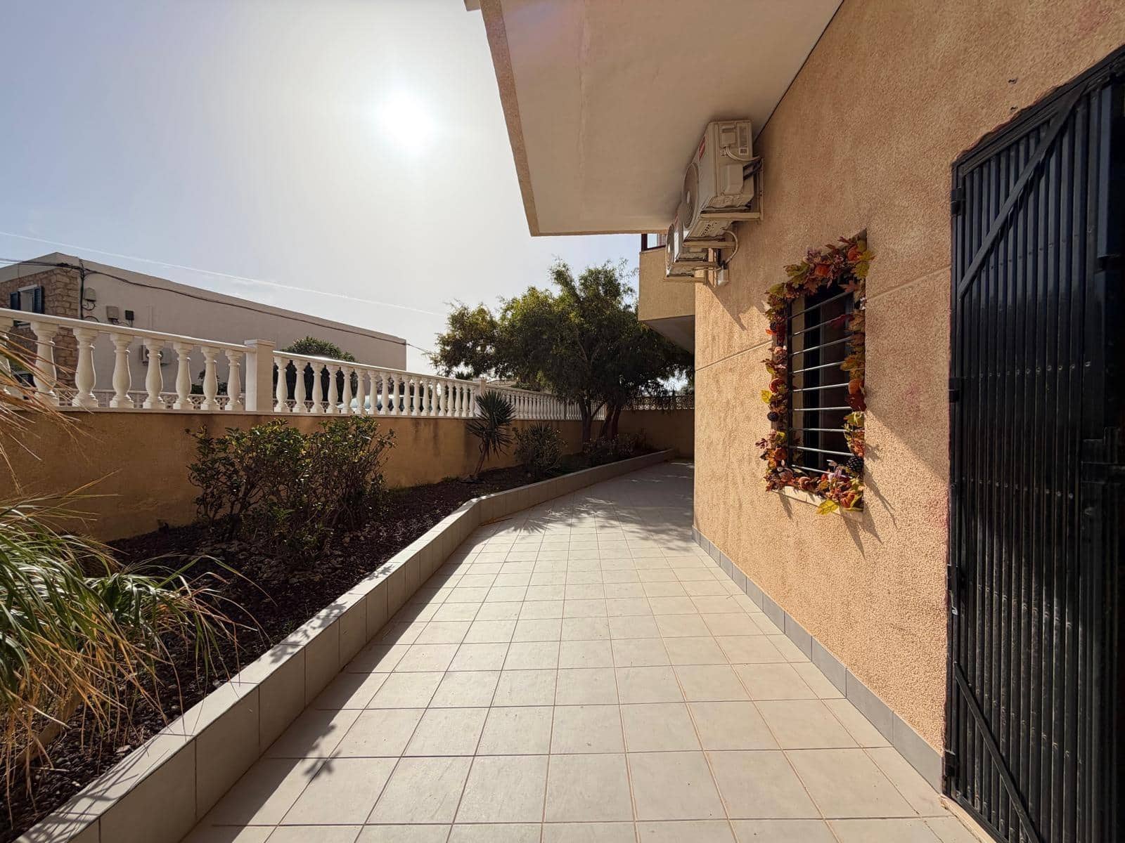 1 bedroom Commercial for sale in Torrevieja - € 155,000 (Ref: 9877315)