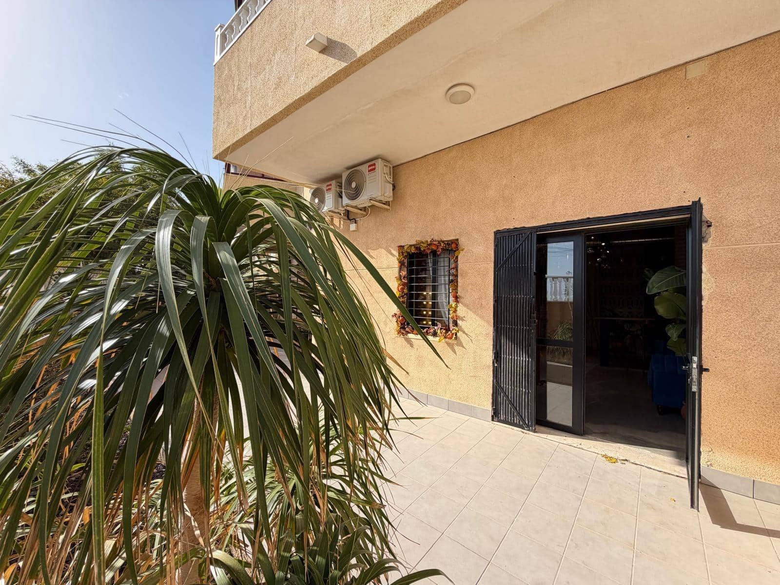 1 bedroom Commercial for sale in Torrevieja - € 155,000 (Ref: 9877315)