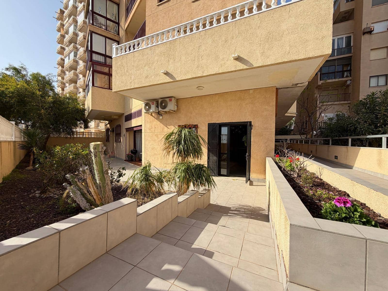 1 bedroom Commercial for sale in Torrevieja - € 155,000 (Ref: 9877315)