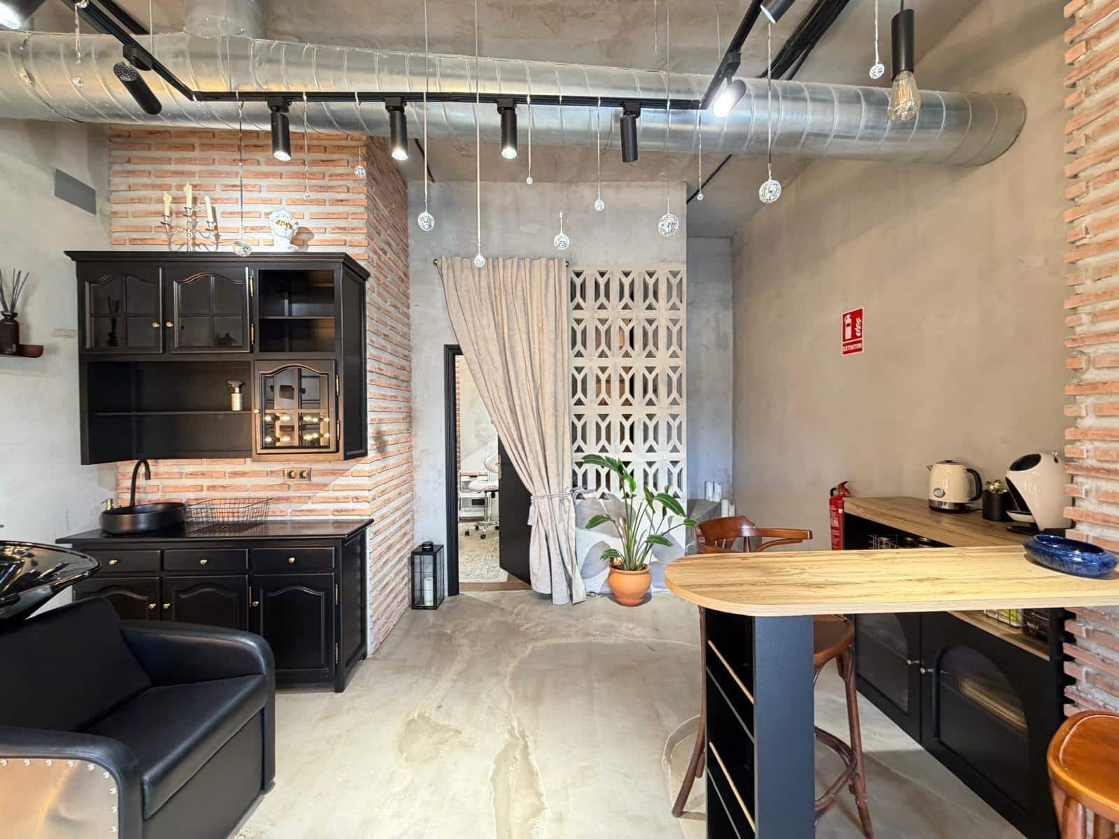 1 bedroom Commercial for sale in Torrevieja - € 155,000 (Ref: 9877315)