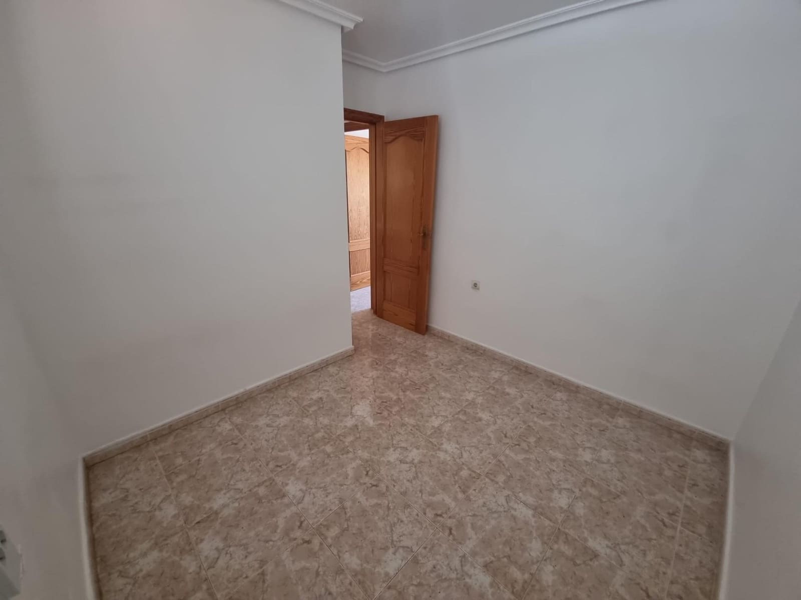 2 bedroom Apartment for sale in Torrevieja - € 125,000 (Ref: 9877317)
