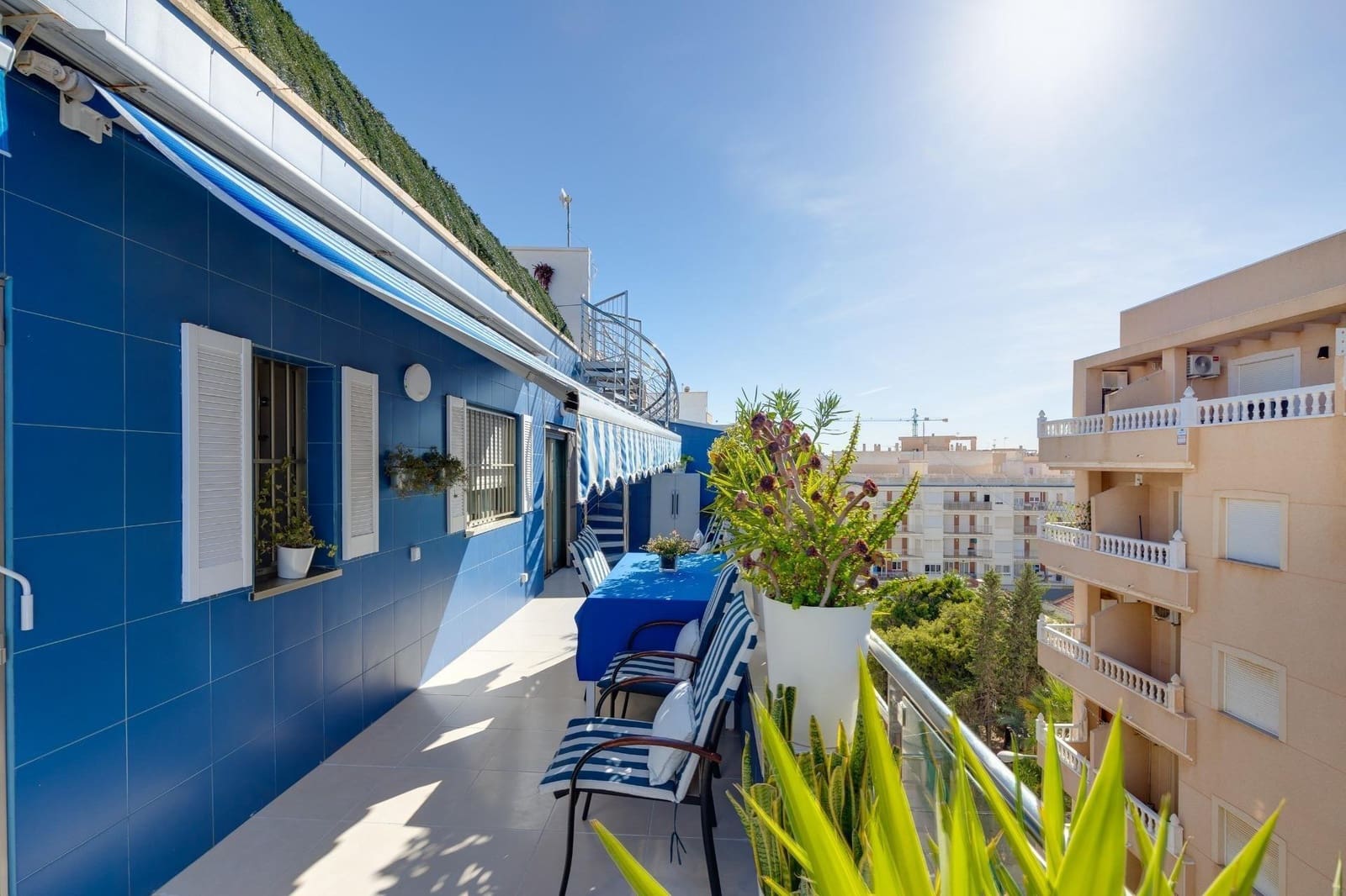 Ático de 3 habitaciones en Torrevieja en venta con piscina - 350.000 € (Ref: 9877336)