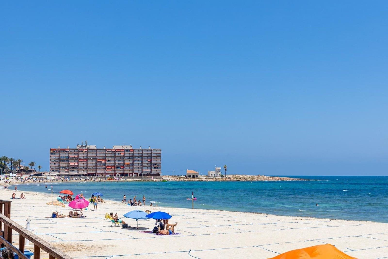 Ático de 3 habitaciones en Torrevieja en venta con piscina - 350.000 € (Ref: 9877336)