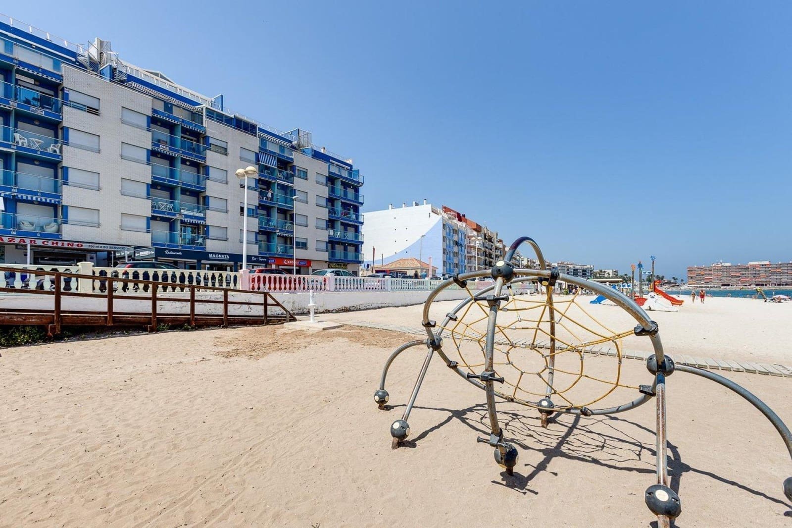 Ático de 3 habitaciones en Torrevieja en venta con piscina - 350.000 € (Ref: 9877336)