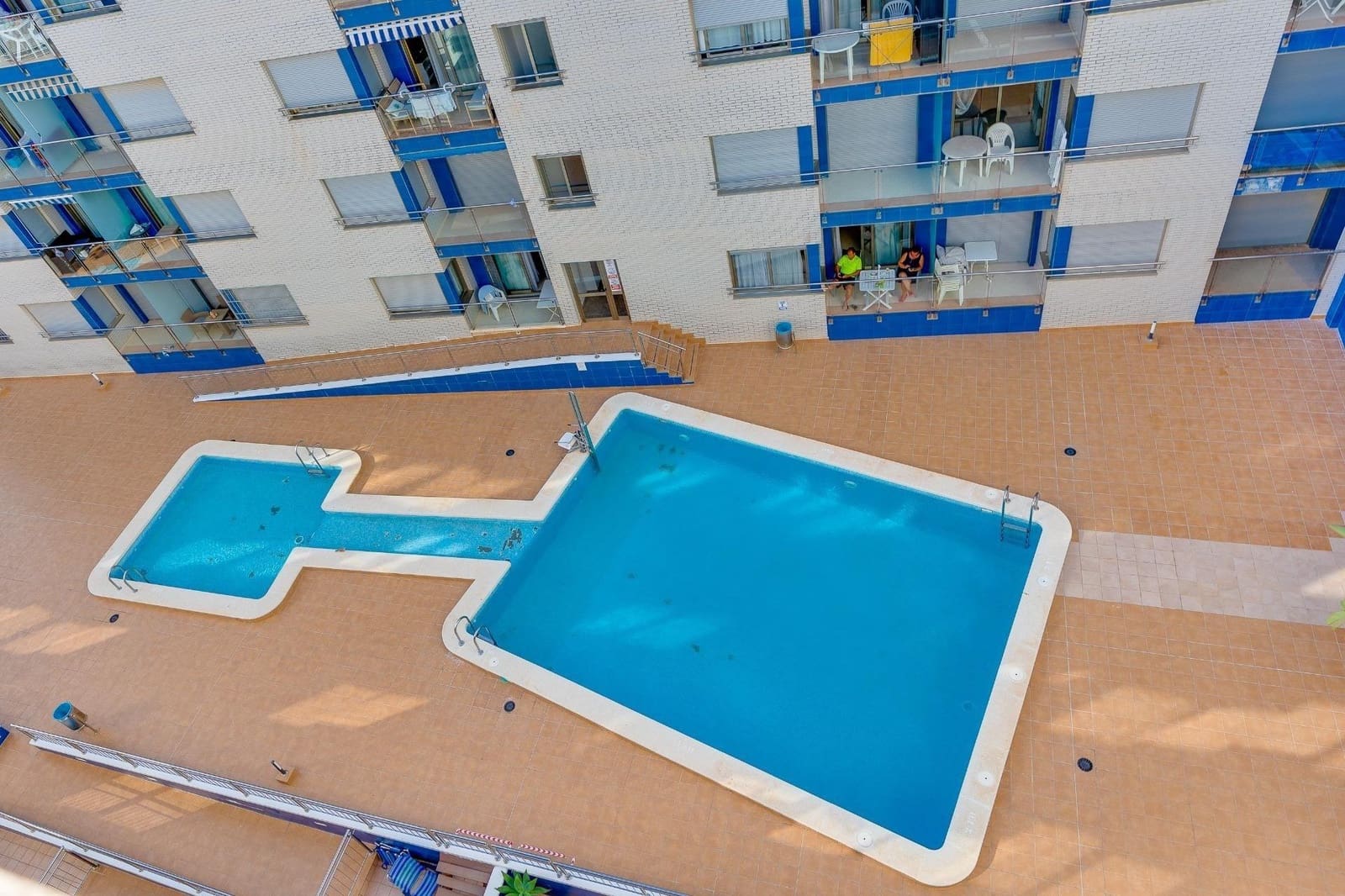 Ático de 3 habitaciones en Torrevieja en venta con piscina - 350.000 € (Ref: 9877336)