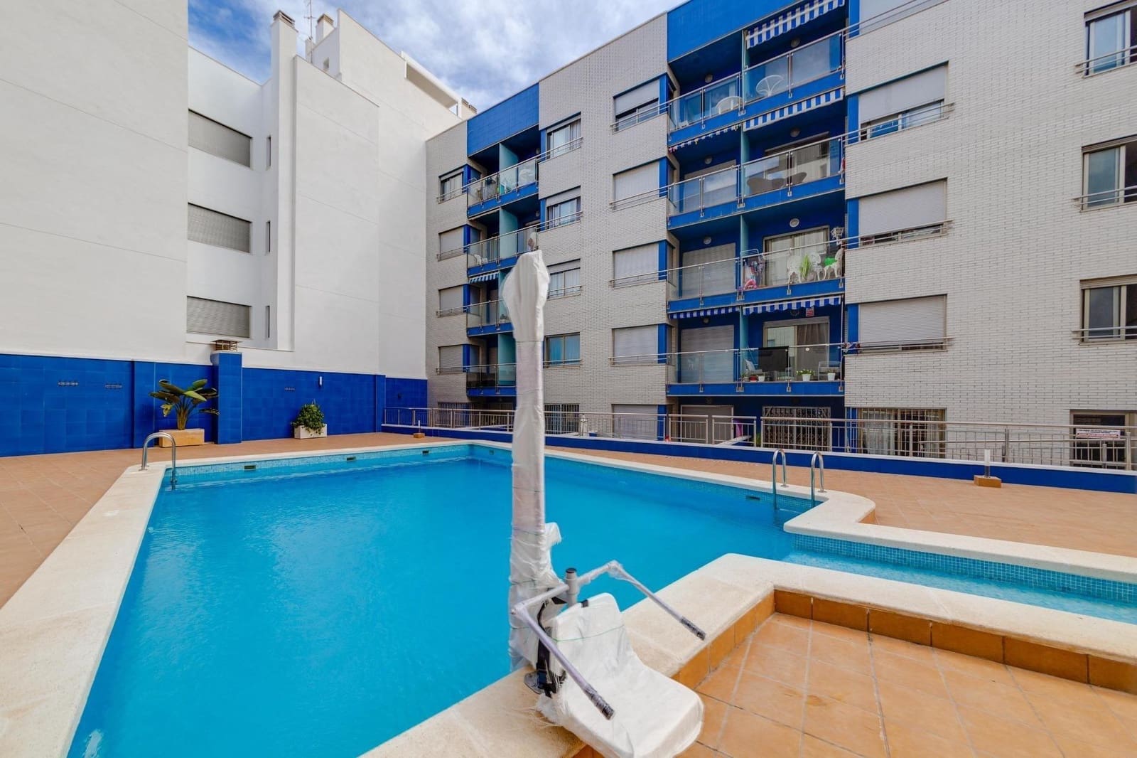 Ático de 3 habitaciones en Torrevieja en venta con piscina - 350.000 € (Ref: 9877336)
