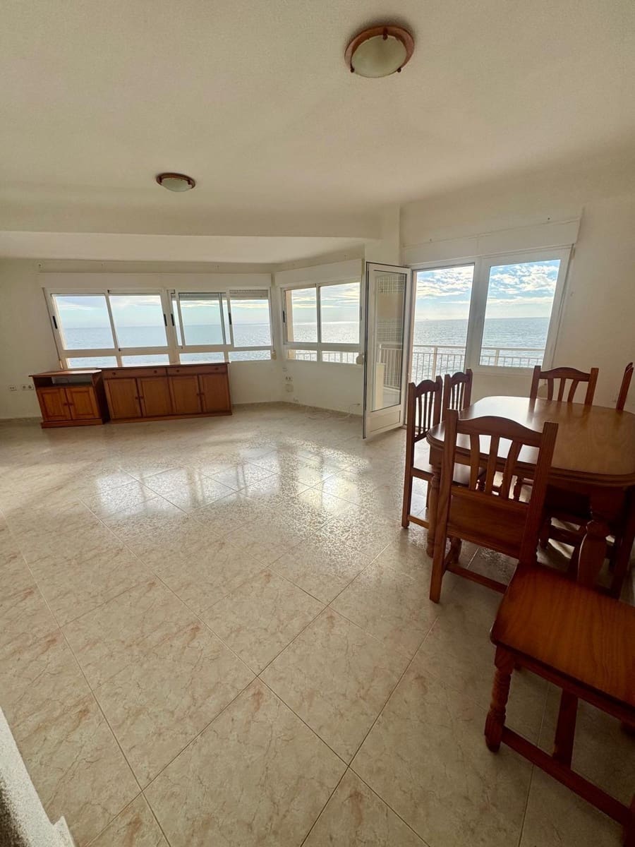 4 quarto Apartamento para venda em Torrevieja com piscina - 360 000 € (Ref: 9877348)