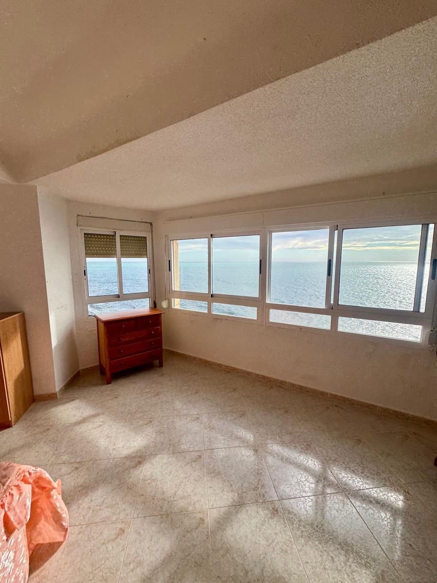 4 quarto Apartamento para venda em Torrevieja com piscina - 360 000 € (Ref: 9877348)