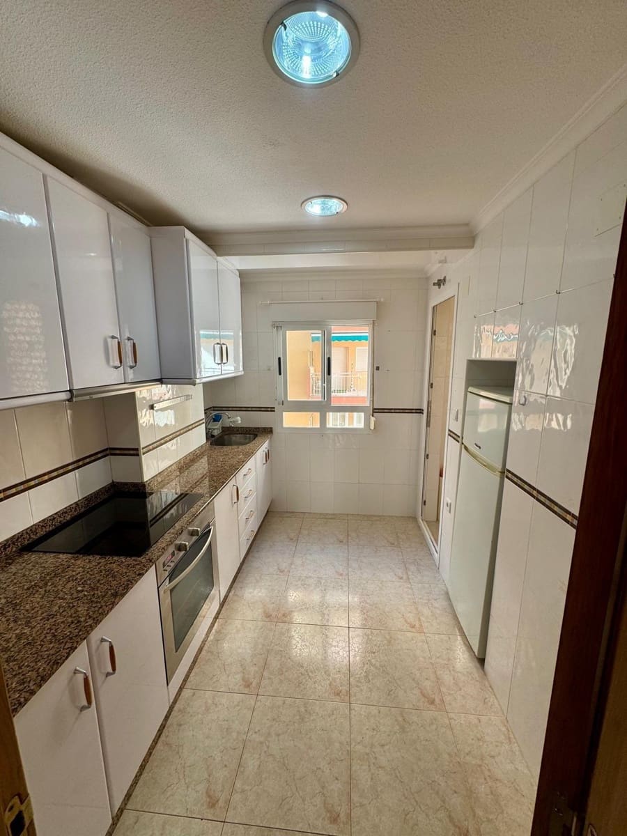 4 quarto Apartamento para venda em Torrevieja com piscina - 360 000 € (Ref: 9877348)