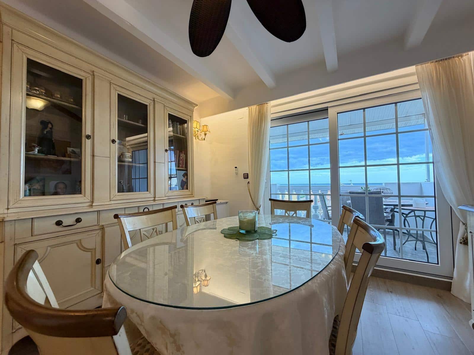3 soverom Penthouse til salgs i Torrevieja med svømmebasseng - € 470 000 (Ref: 9877356)