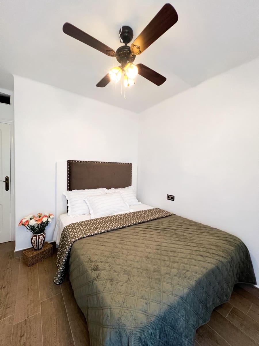3 soverom Penthouse til salgs i Torrevieja med svømmebasseng - € 470 000 (Ref: 9877356)