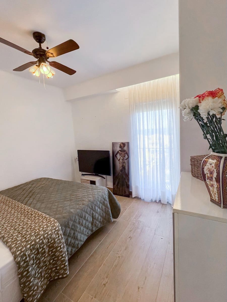 3 soverom Penthouse til salgs i Torrevieja med svømmebasseng - € 470 000 (Ref: 9877356)