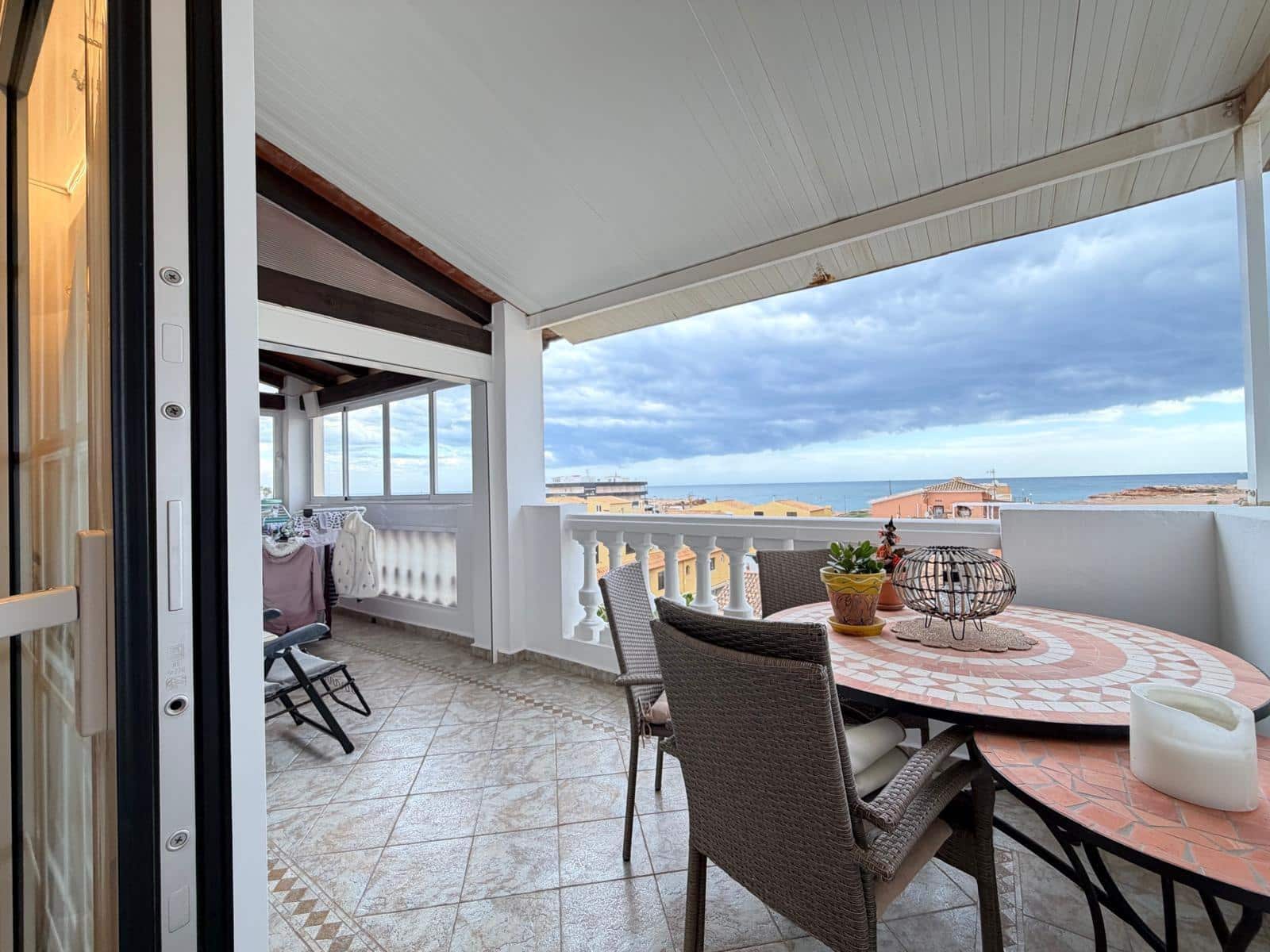 3 soverom Penthouse til salgs i Torrevieja med svømmebasseng - € 470 000 (Ref: 9877356)
