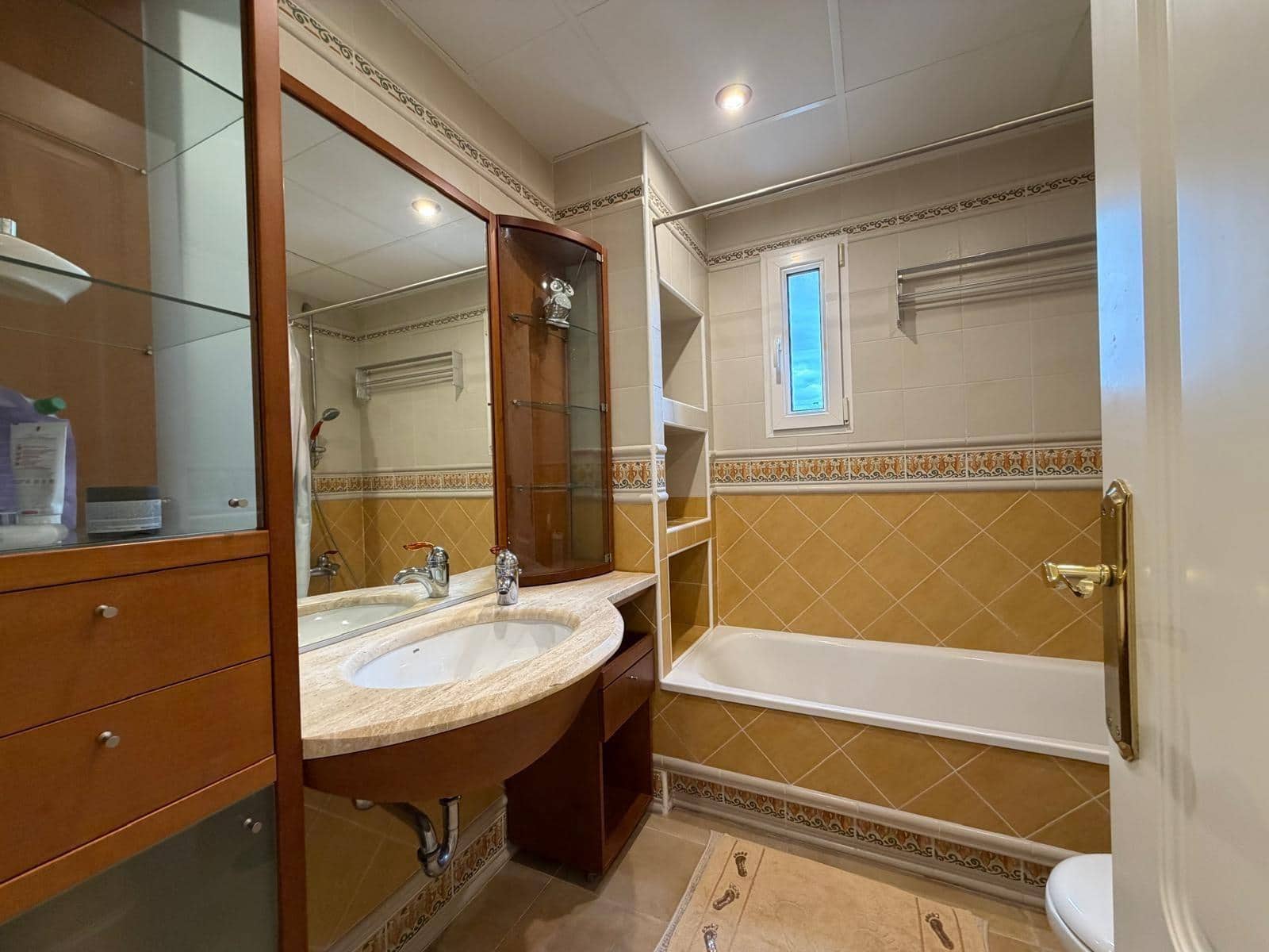 3 soverom Penthouse til salgs i Torrevieja med svømmebasseng - € 470 000 (Ref: 9877356)