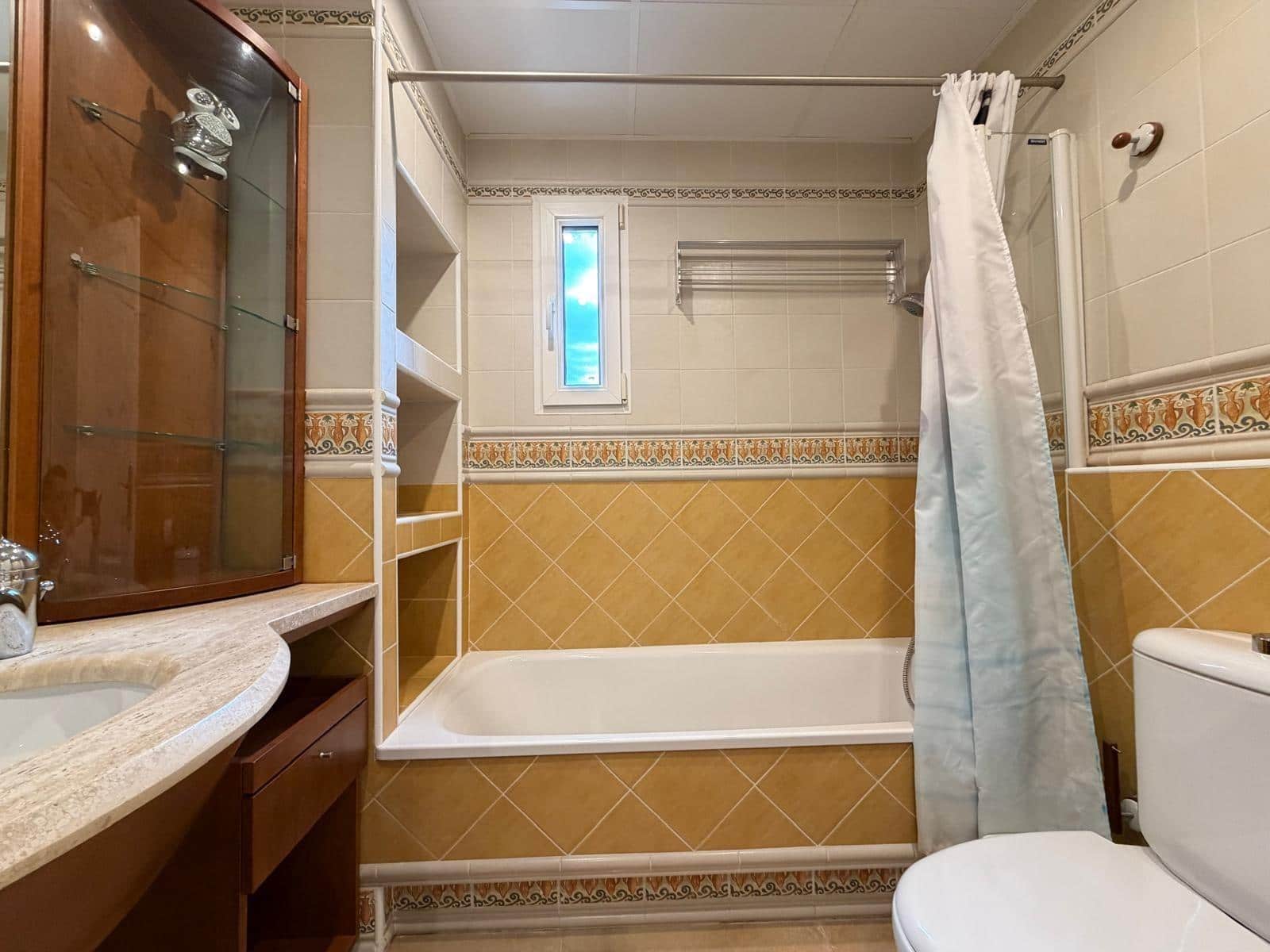 3 soverom Penthouse til salgs i Torrevieja med svømmebasseng - € 470 000 (Ref: 9877356)
