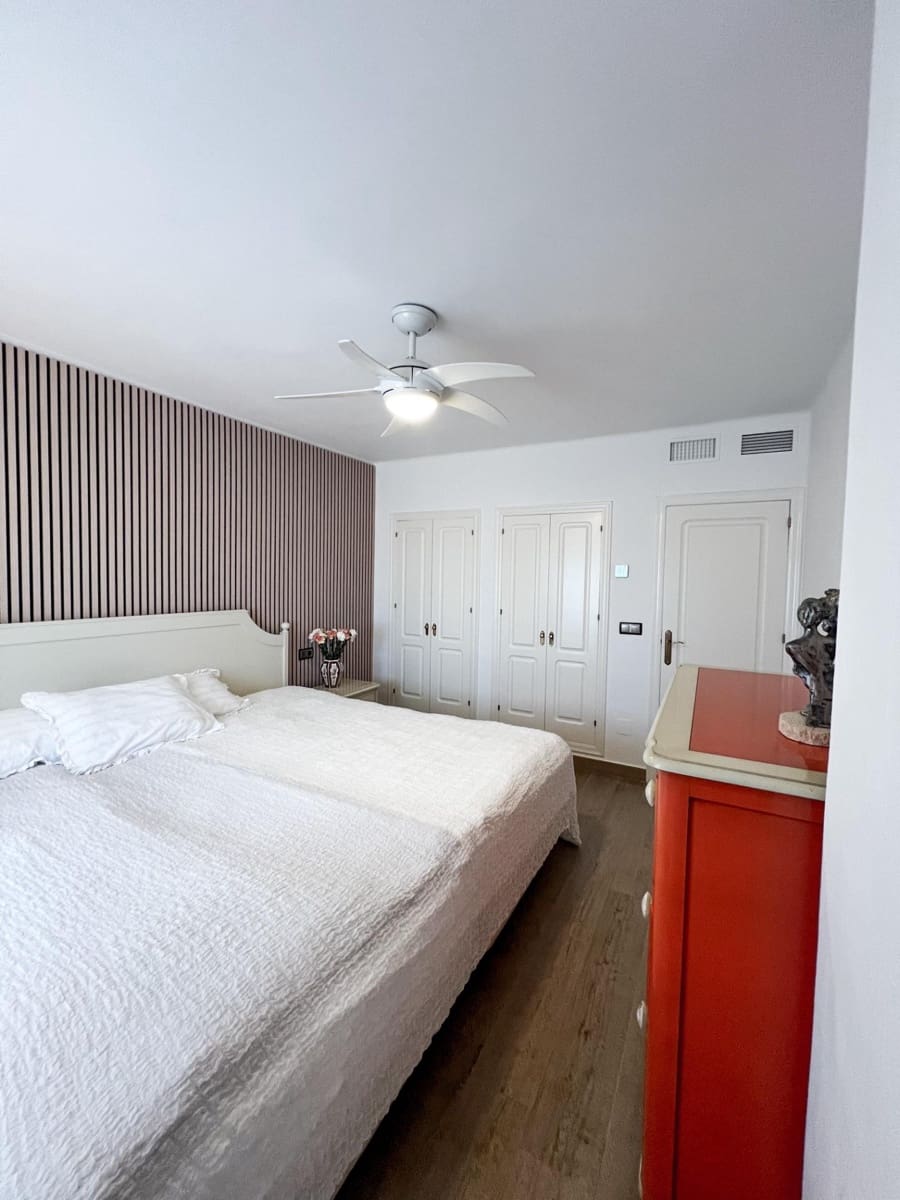 3 soverom Penthouse til salgs i Torrevieja med svømmebasseng - € 470 000 (Ref: 9877356)