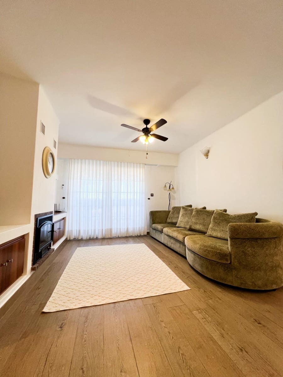 3 soverom Penthouse til salgs i Torrevieja med svømmebasseng - € 470 000 (Ref: 9877356)