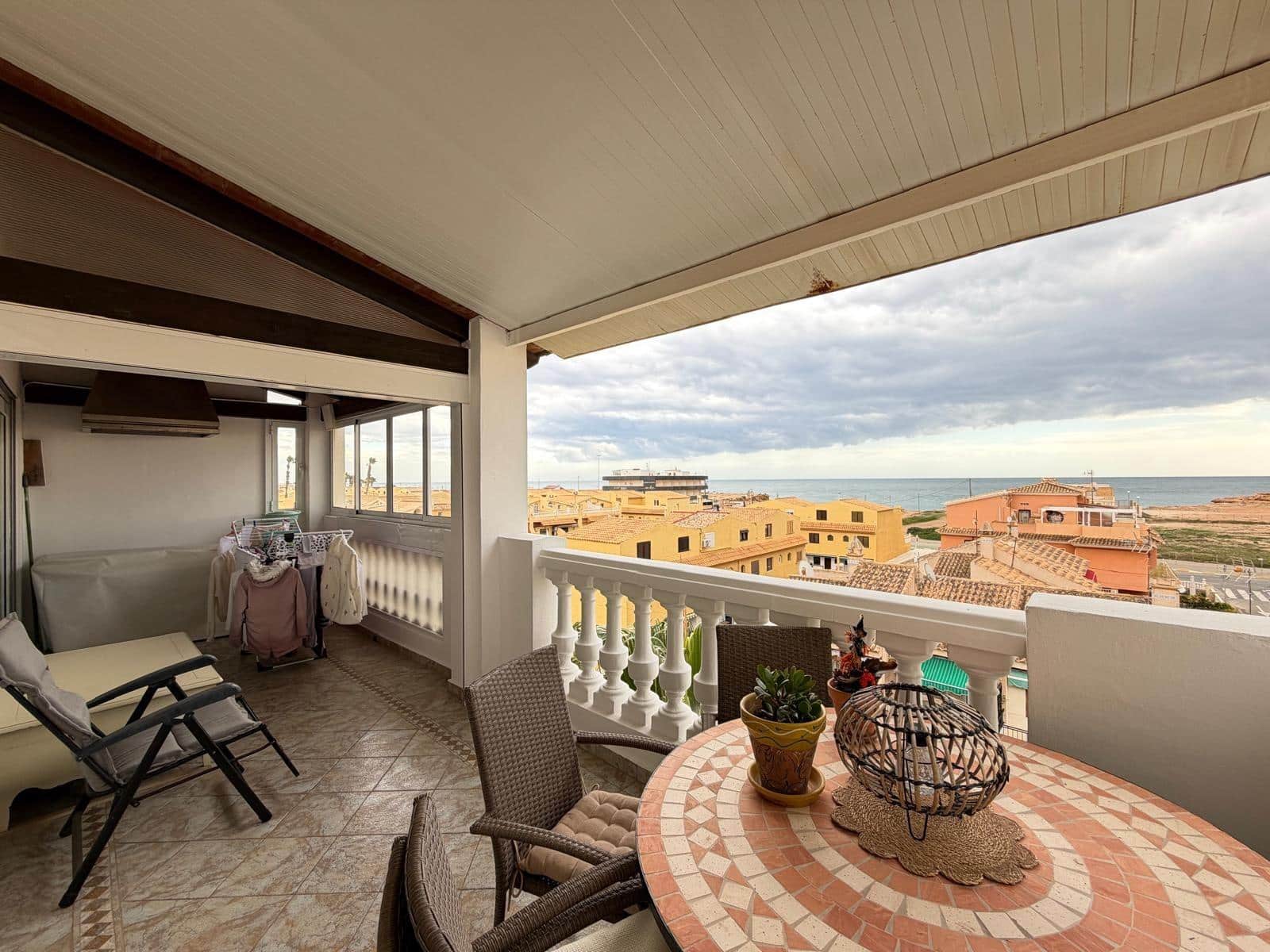 3 soverom Penthouse til salgs i Torrevieja med svømmebasseng - € 470 000 (Ref: 9877356)