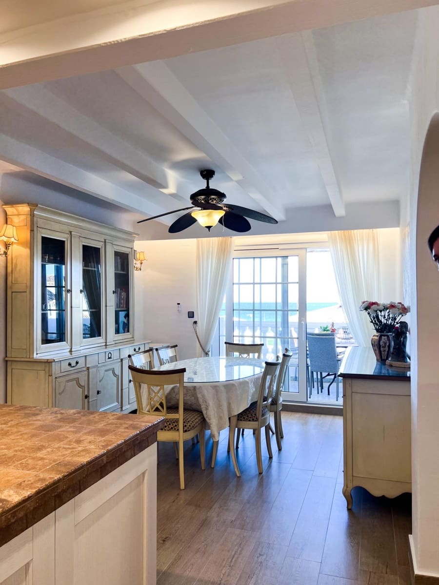 3 soverom Penthouse til salgs i Torrevieja med svømmebasseng - € 470 000 (Ref: 9877356)
