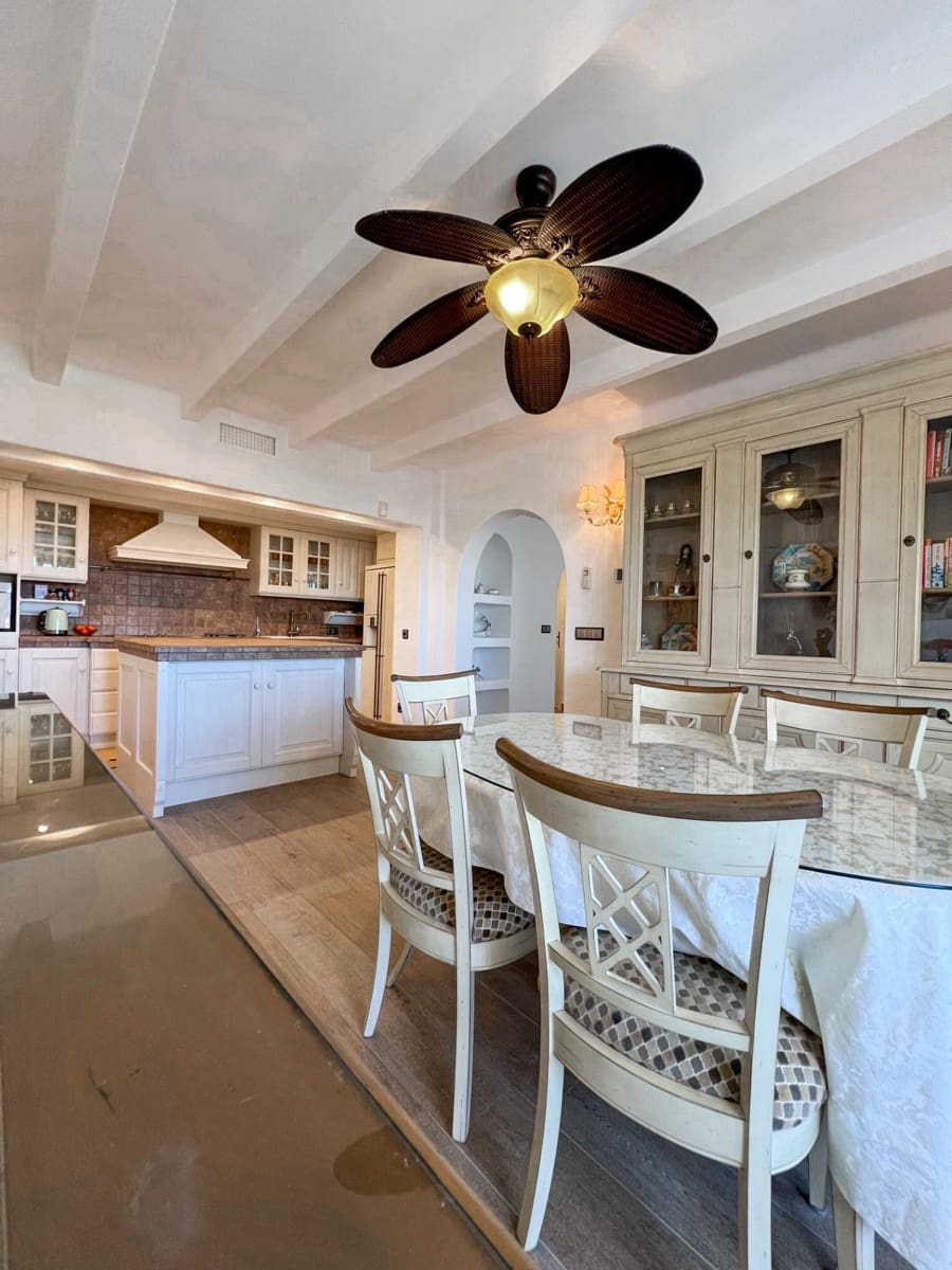 3 soverom Penthouse til salgs i Torrevieja med svømmebasseng - € 470 000 (Ref: 9877356)