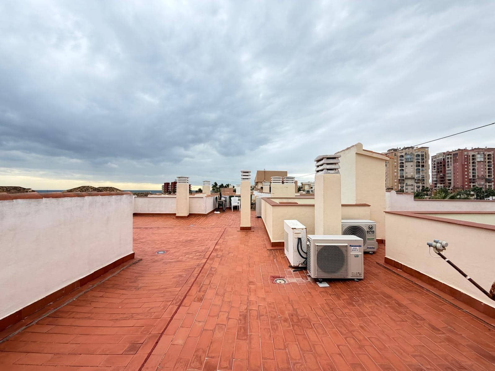 3 soverom Penthouse til salgs i Torrevieja med svømmebasseng - € 470 000 (Ref: 9877356)
