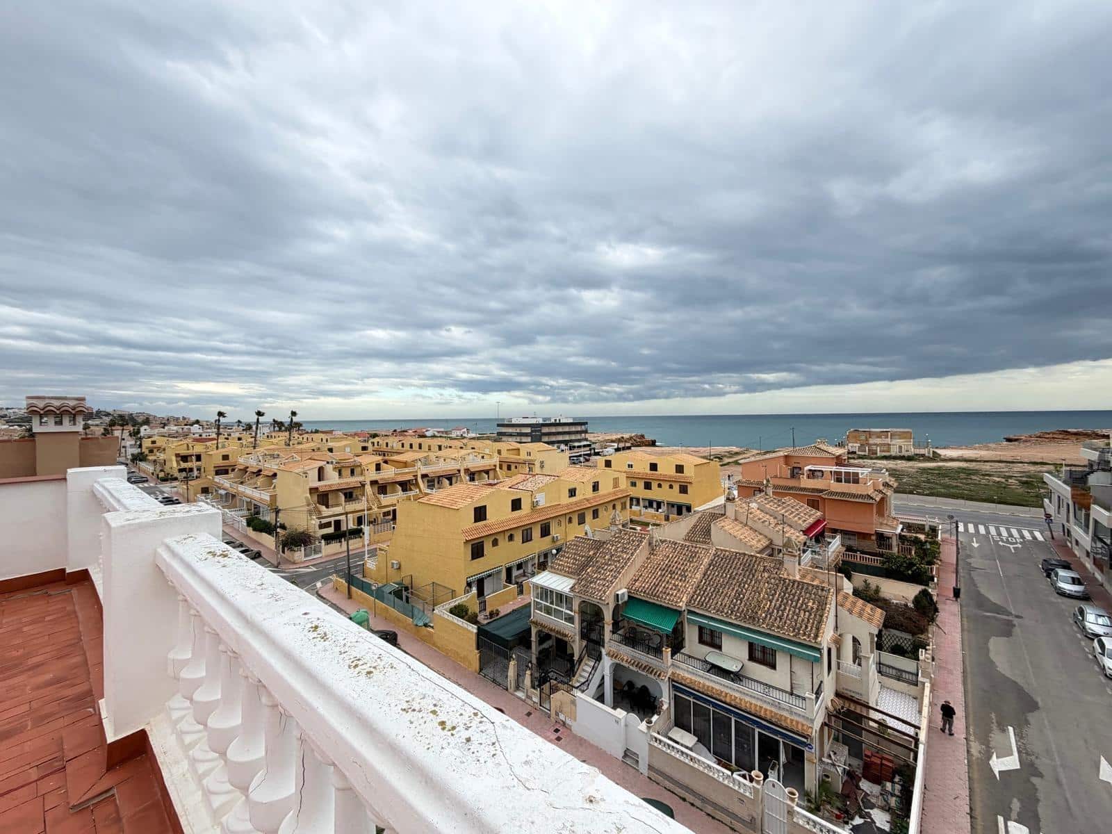 3 soverom Penthouse til salgs i Torrevieja med svømmebasseng - € 470 000 (Ref: 9877356)