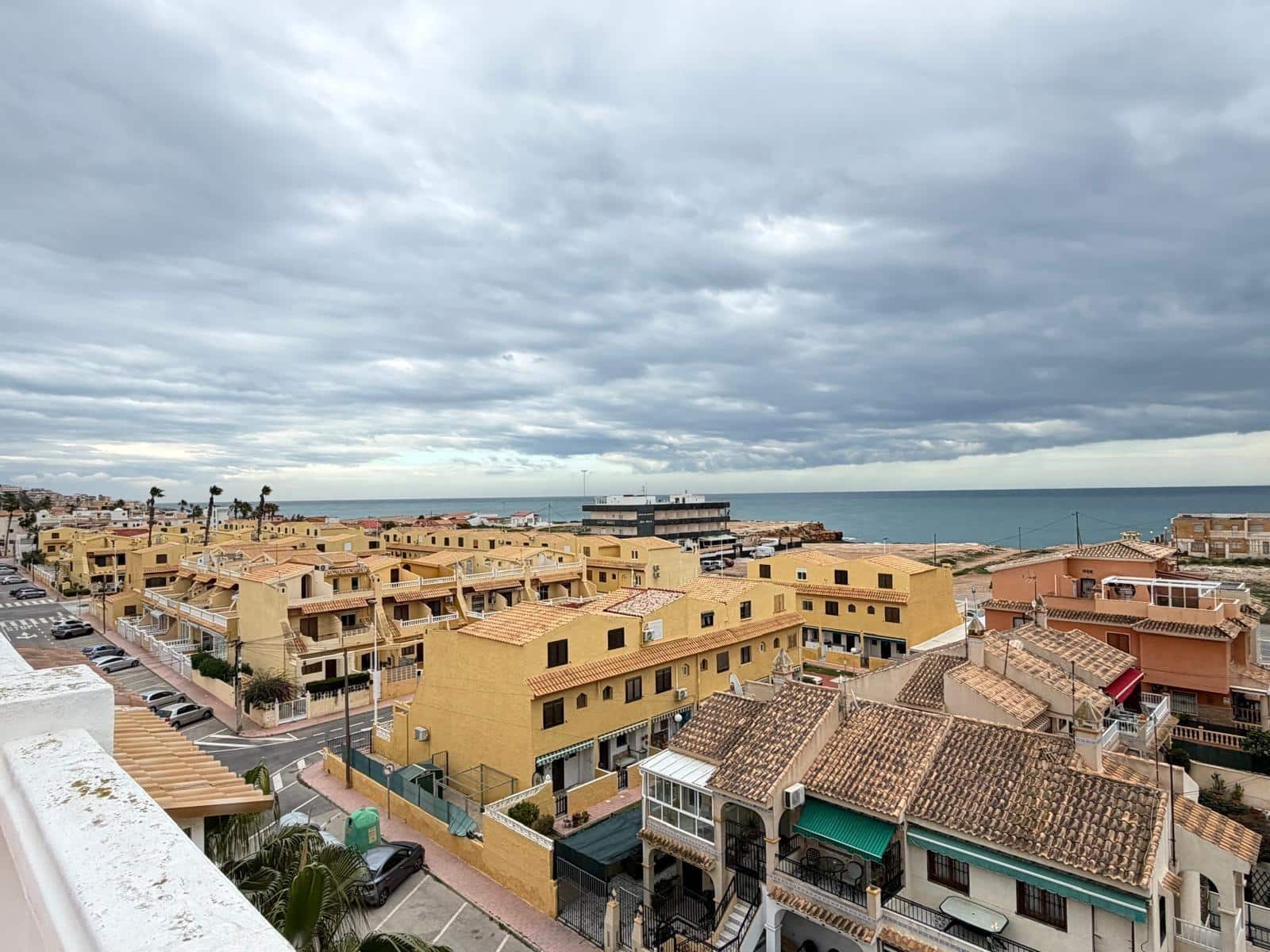 3 soverom Penthouse til salgs i Torrevieja med svømmebasseng - € 470 000 (Ref: 9877356)