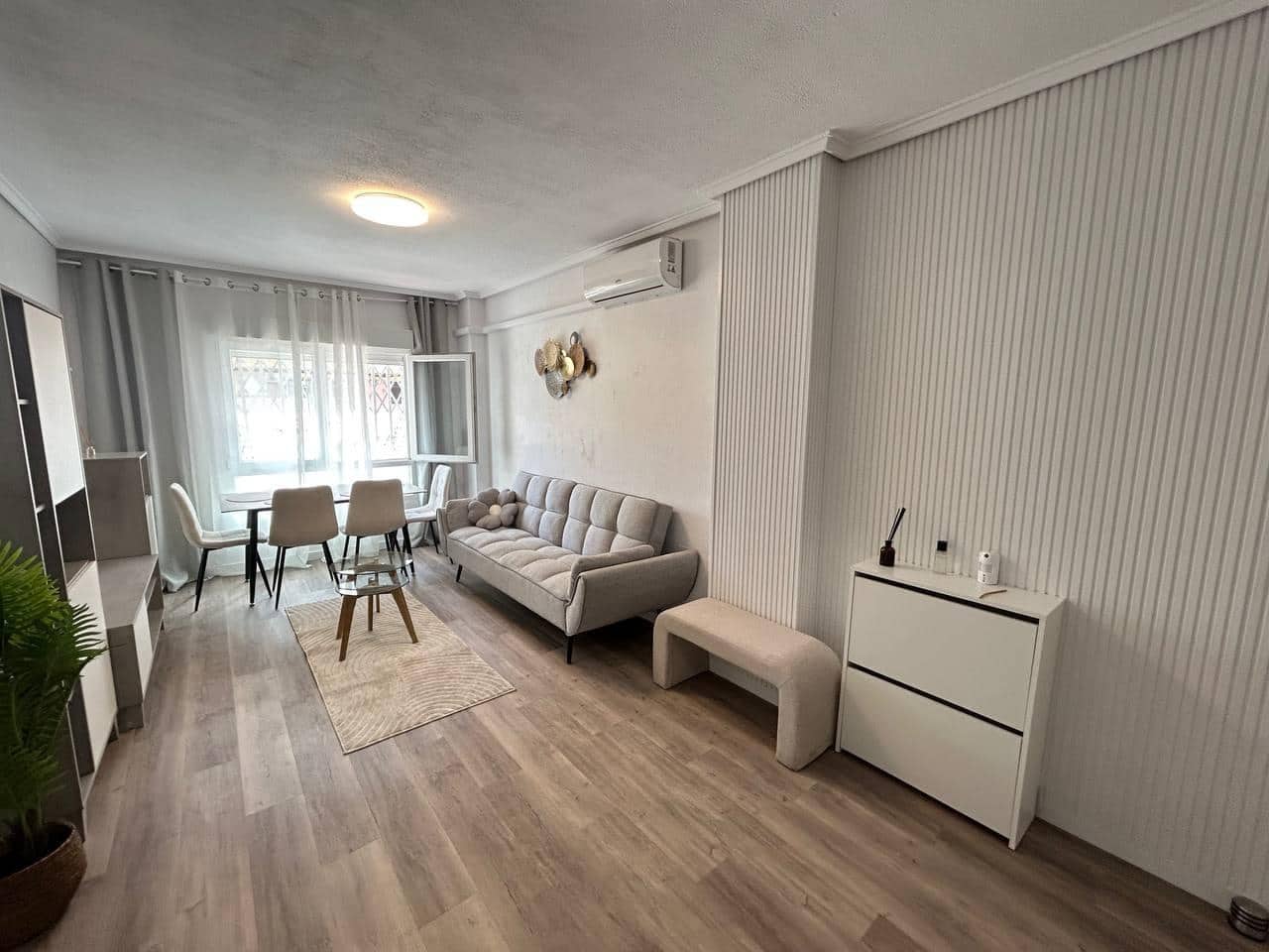 Appartement te koop in Torrevieja - € 129.900 (Ref: 9877360)